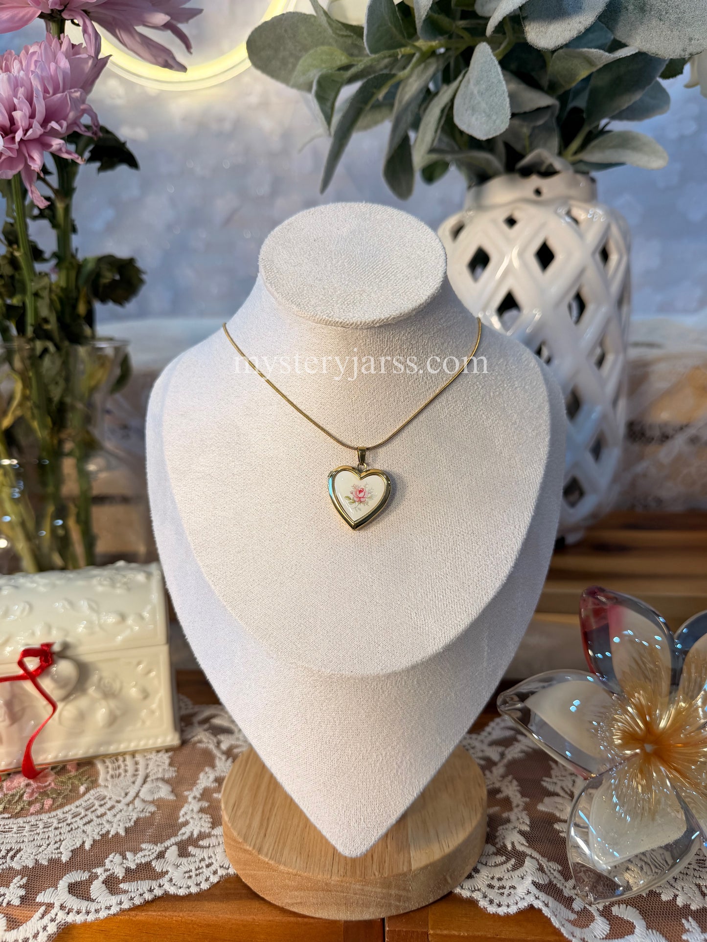 Vintage-Inspired Floral Locket