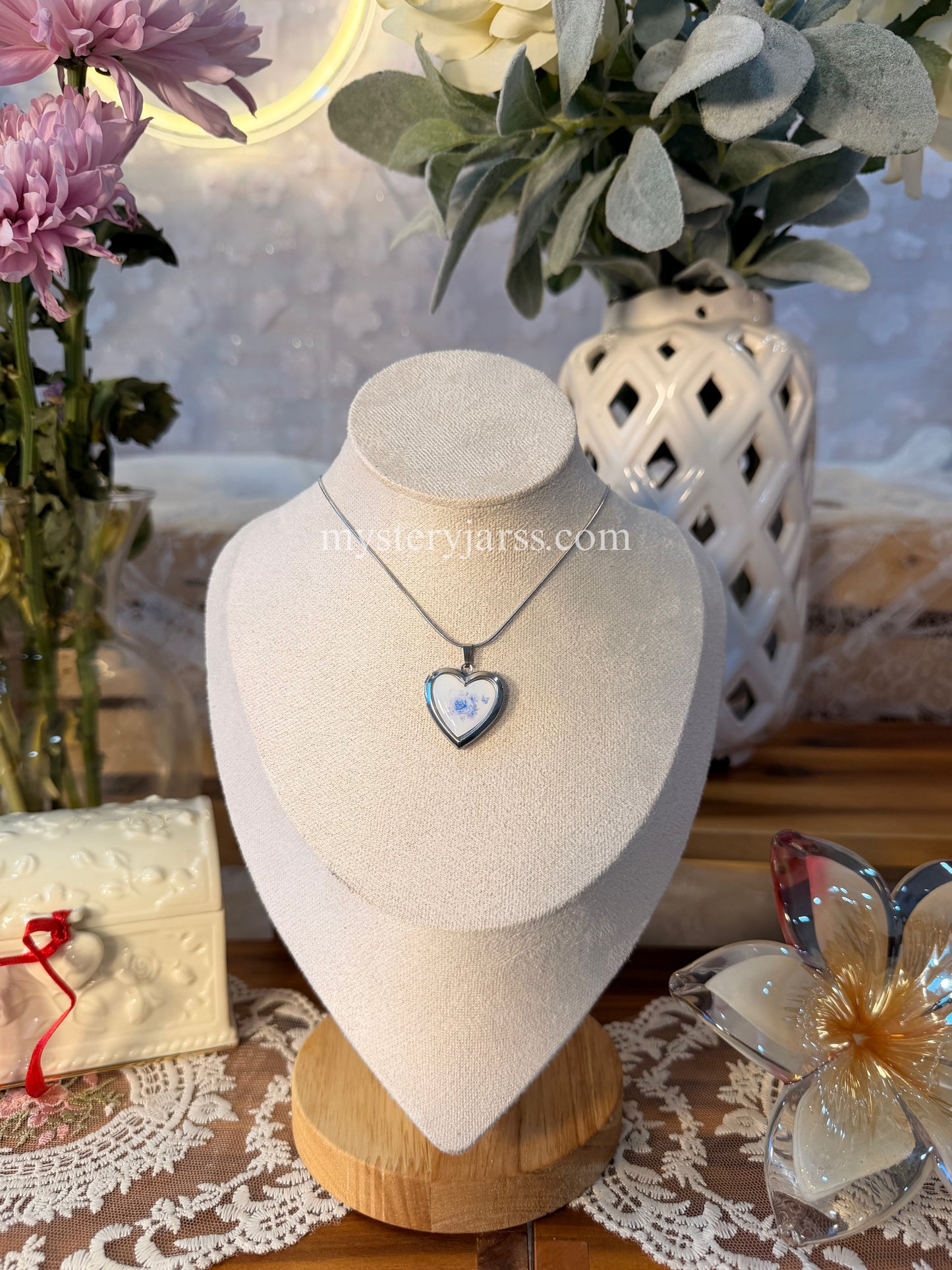 Vintage-Inspired Floral Locket